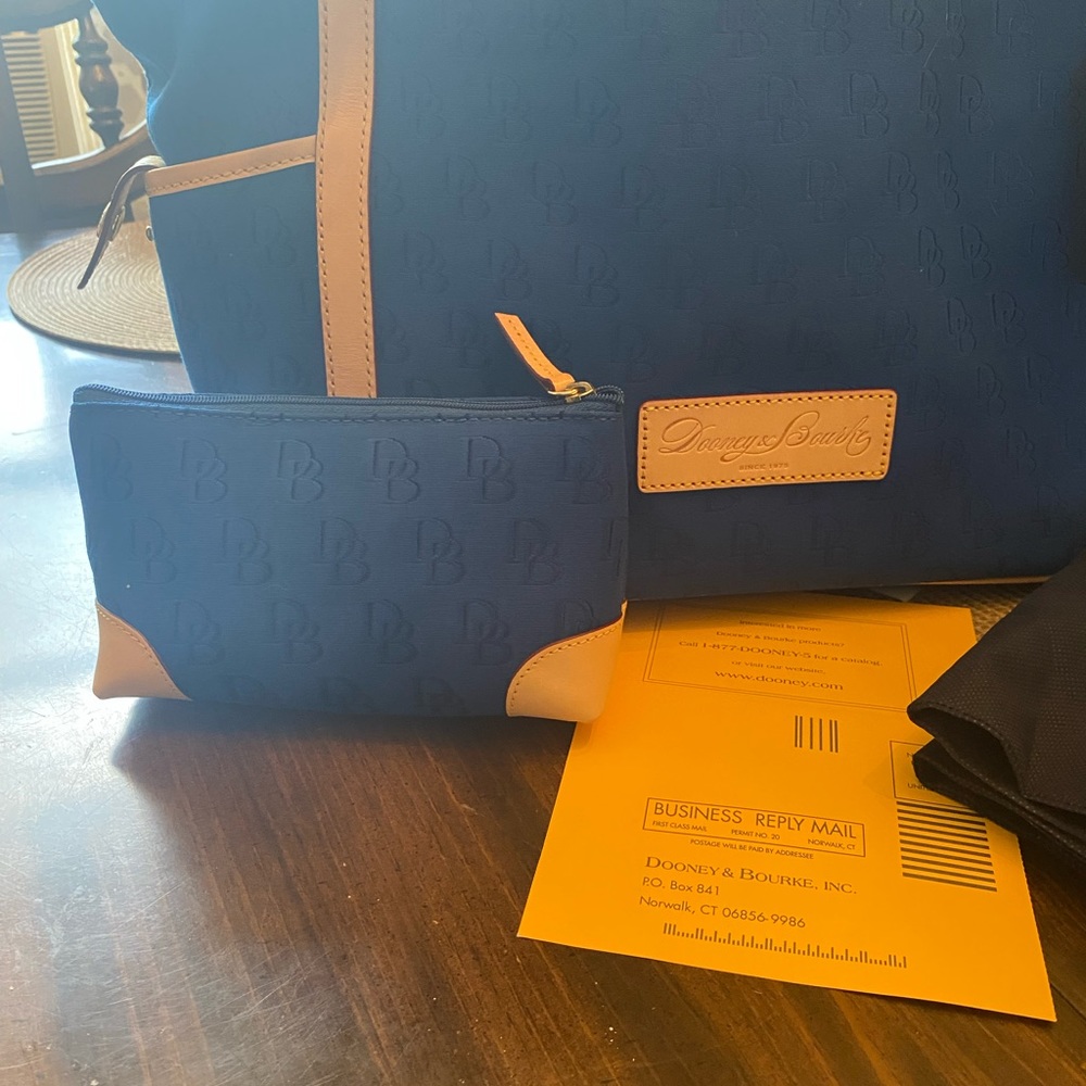 Dooney & Bourke Blue Signature Print Satchel Purse w/ makeup bag, set of 5 - Picture 2 of 15